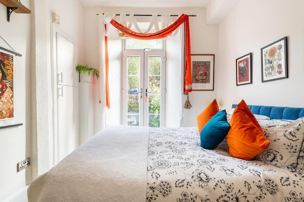 Holyrood Park: Lush & Arty 2 Double Bed Flat Apartment EDI Exterior photo