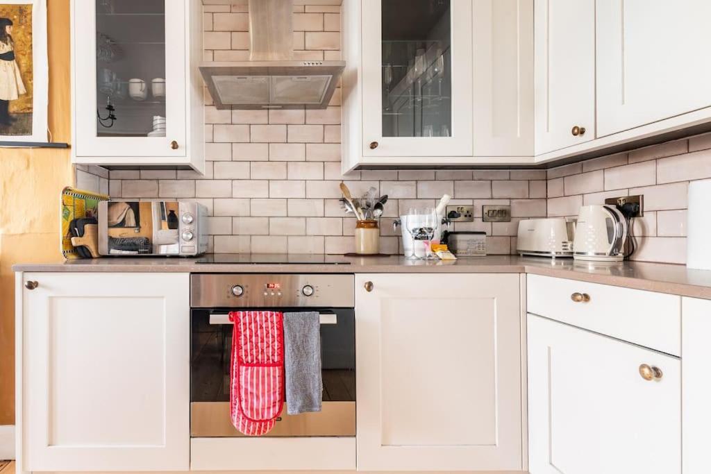Holyrood Park: Lush & Arty 2 Double Bed Flat Apartment EDI Exterior photo