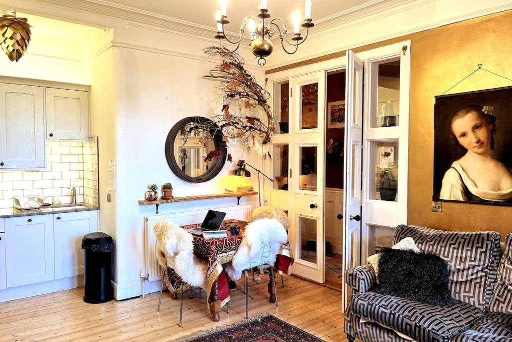 Holyrood Park: Lush & Arty 2 Double Bed Flat Apartment EDI Exterior photo