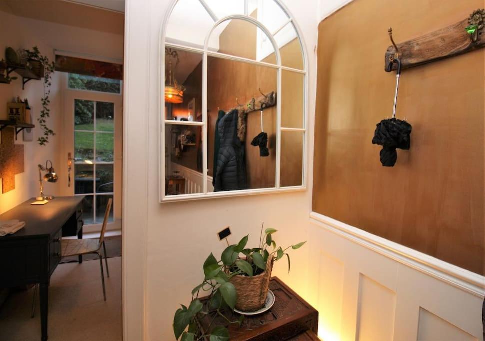 Holyrood Park: Lush & Arty 2 Double Bed Flat Apartment EDI Exterior photo