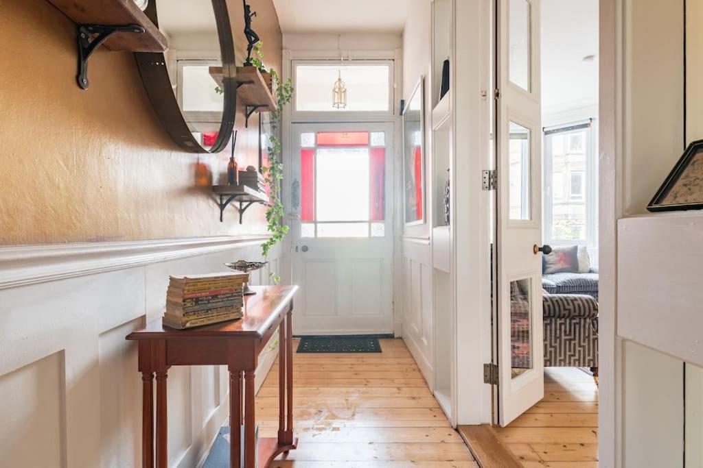 Holyrood Park: Lush & Arty 2 Double Bed Flat Apartment EDI Exterior photo