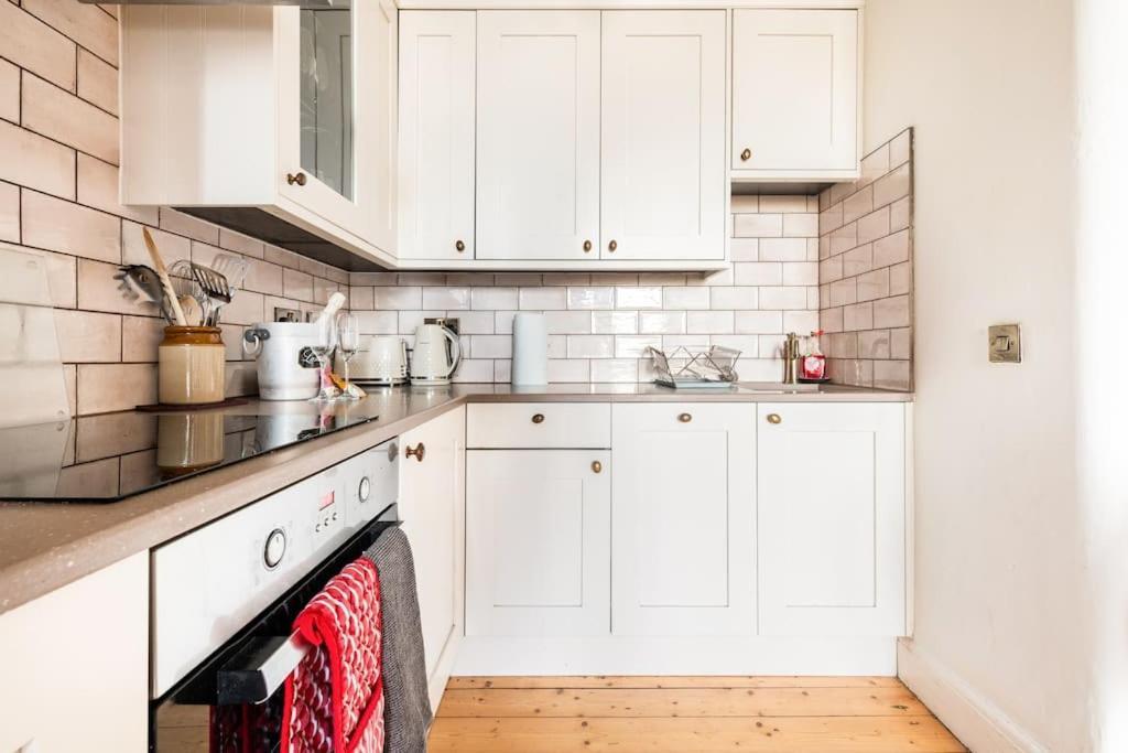 Holyrood Park: Lush & Arty 2 Double Bed Flat Apartment EDI Exterior photo