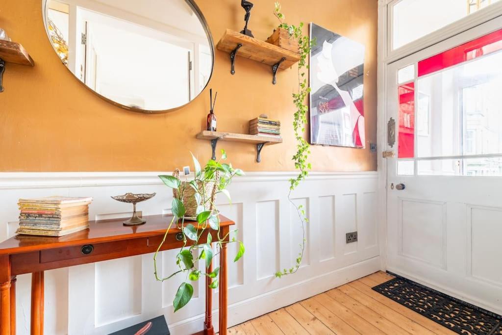 Holyrood Park: Lush & Arty 2 Double Bed Flat Apartment EDI Exterior photo