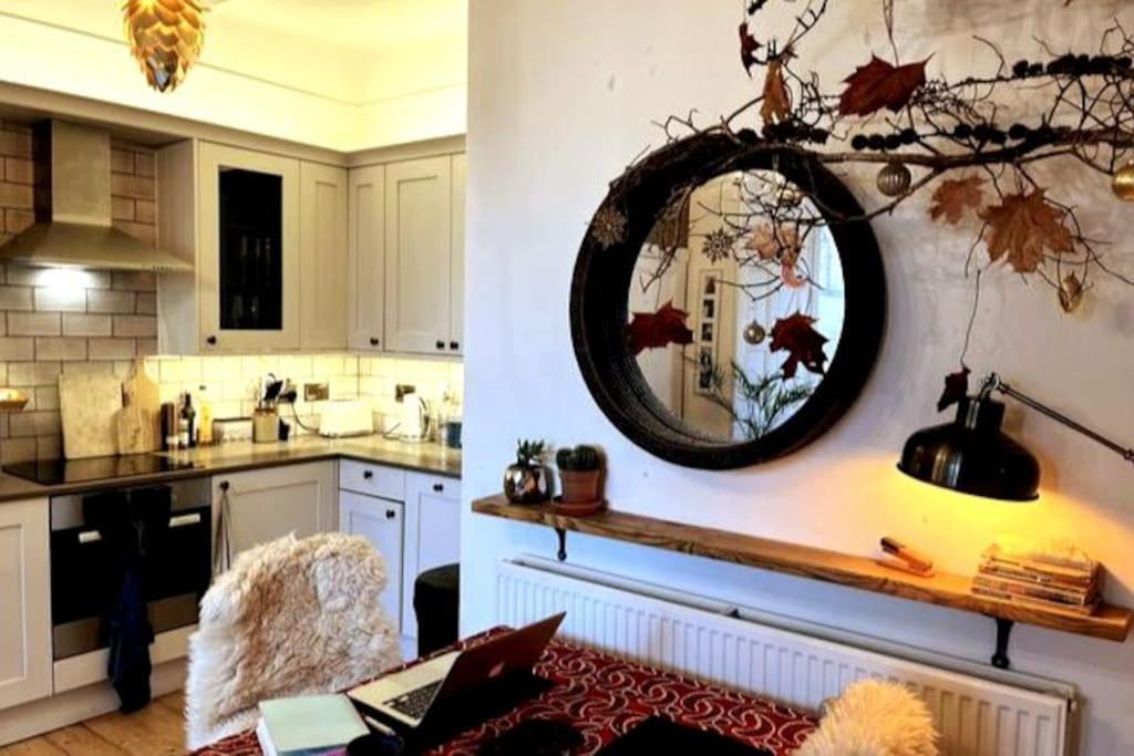 Holyrood Park: Lush & Arty 2 Double Bed Flat Apartment EDI Exterior photo