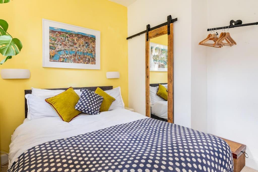 Holyrood Park: Lush & Arty 2 Double Bed Flat Apartment EDI Exterior photo