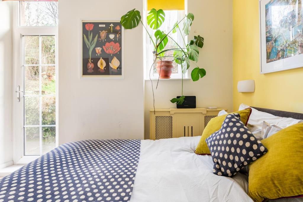 Holyrood Park: Lush & Arty 2 Double Bed Flat Apartment EDI Exterior photo