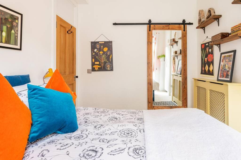 Holyrood Park: Lush & Arty 2 Double Bed Flat Apartment EDI Exterior photo