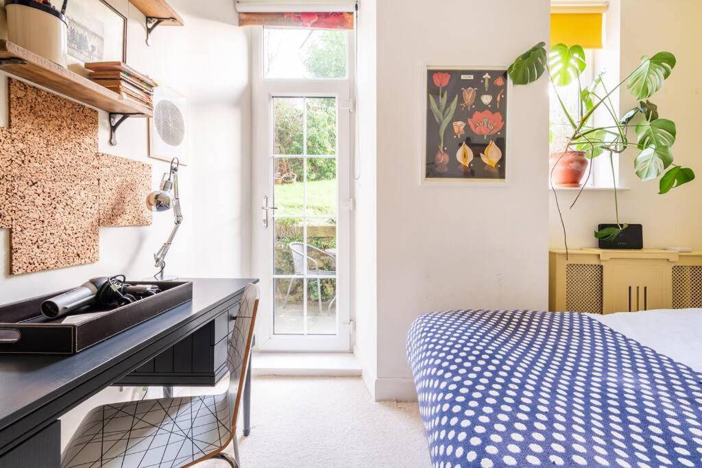 Holyrood Park: Lush & Arty 2 Double Bed Flat Apartment EDI Exterior photo
