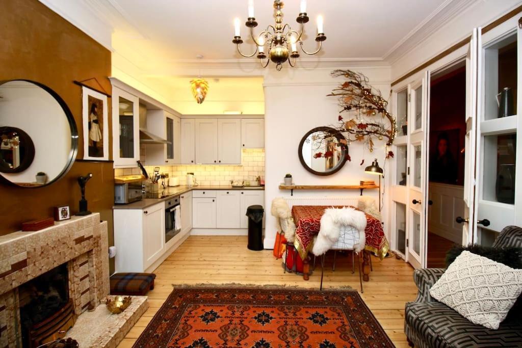 Holyrood Park: Lush & Arty 2 Double Bed Flat Apartment EDI Exterior photo