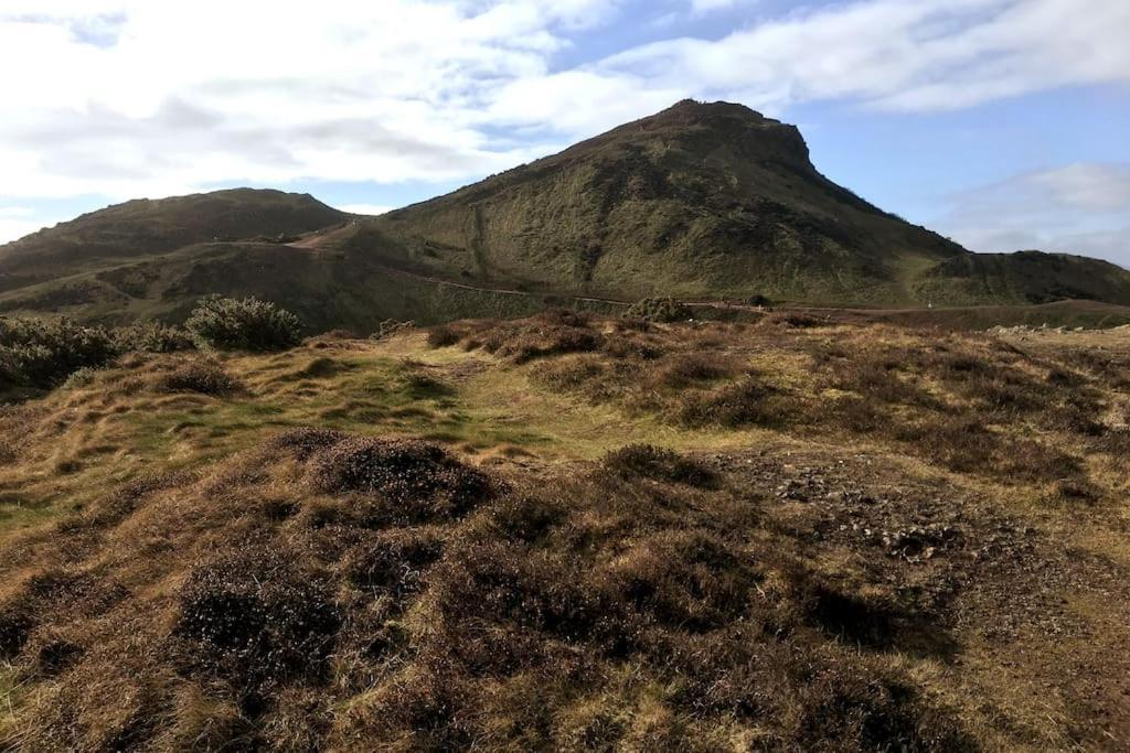 Holyrood Park: Lush & Arty 2 Double Bed Flat Apartment EDI Exterior photo